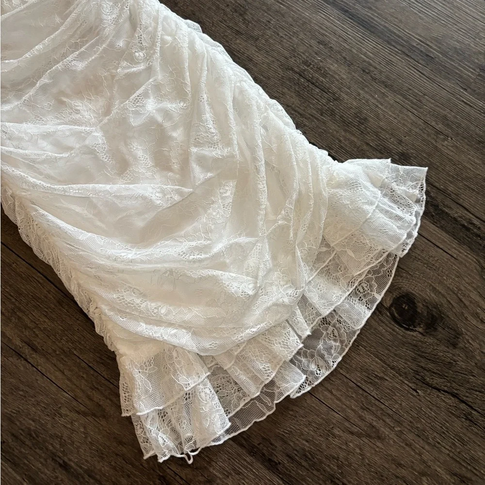 🚫SOLD🚫 Windsor Lace White Mini Bodycon Dress With Tie-Back Design - Picture 5 of 14